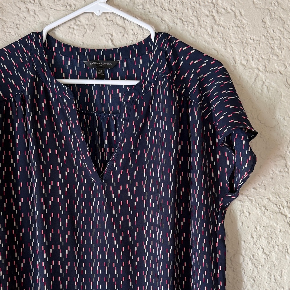 Banana Republic Navy Short Sleeve Blouse with Pink and White Dash Print - Picture 3 of 4